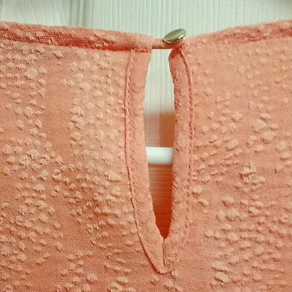 ⭐️5/$25 SALE Calvin Klein size S Dressy/Flirty Blouse Melon/Peach Textured - Picture 4 of 4